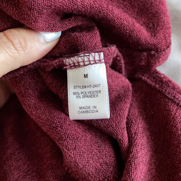 *BNWOT* Medium Zenana Wine Sweater w/ Pockets - Picture 6 of 7